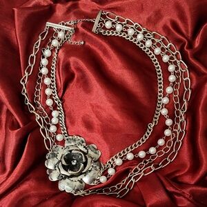 ✨Vintage Bold Yet Delicate Statement, Silver Tone Metal & Faux Pearl Necklace
